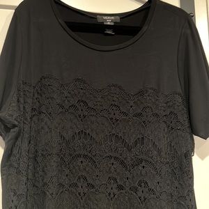 Black lace detail top in size 1x